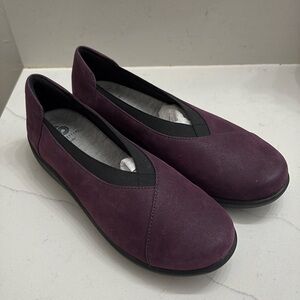 COPY - Clark’s Cloudsteppers purple suede slip ons new size 7